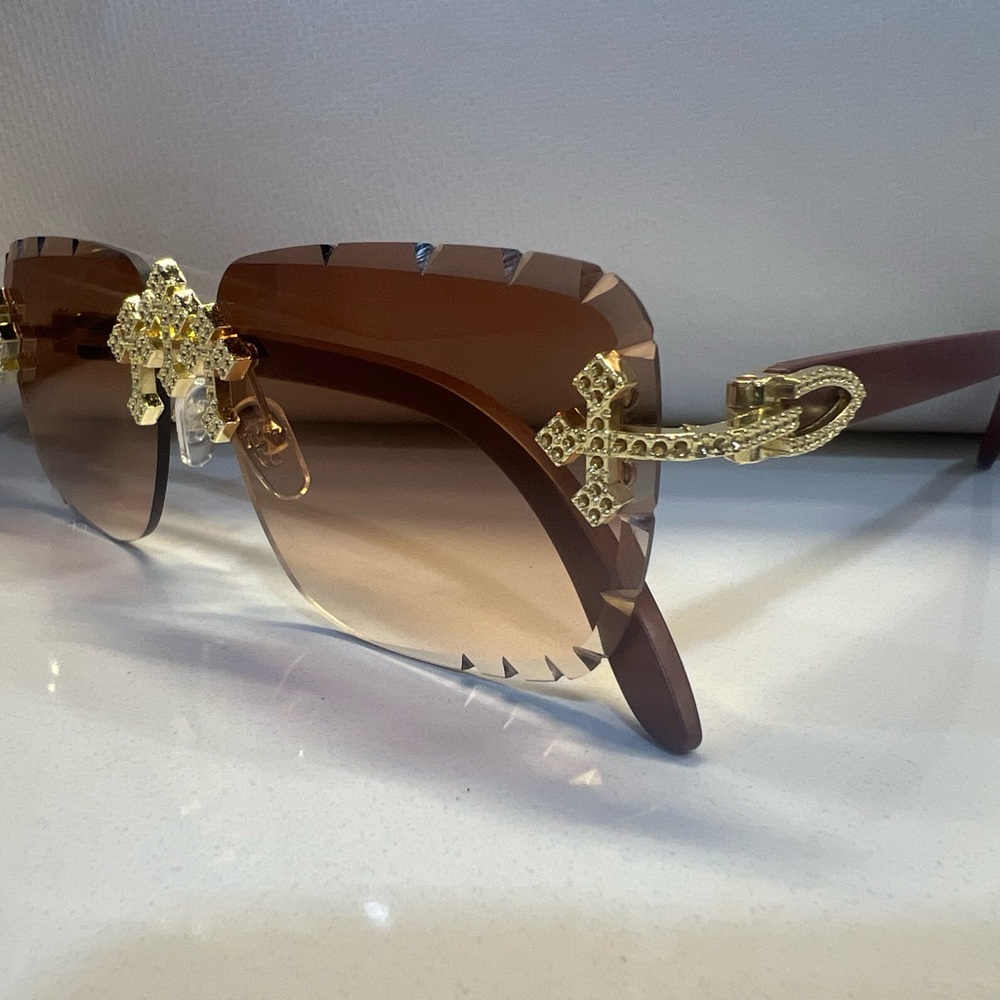 Elegant Gold and Brown Sunglasses